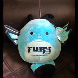 Carowinds theme park Fury 8” hornet squishmallow
